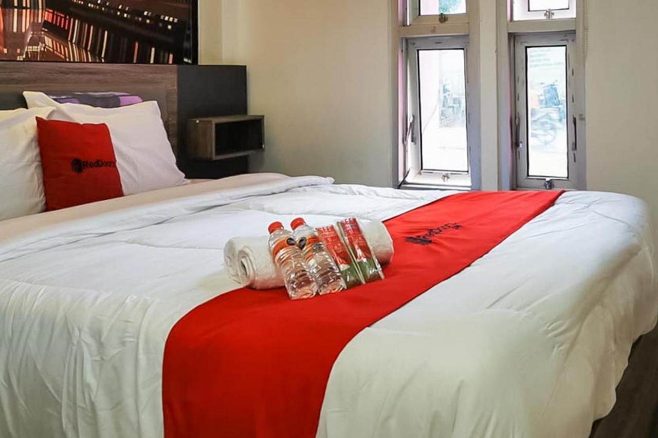 Reddoorz Plus @ Taman Madiun Dış mekan fotoğraf