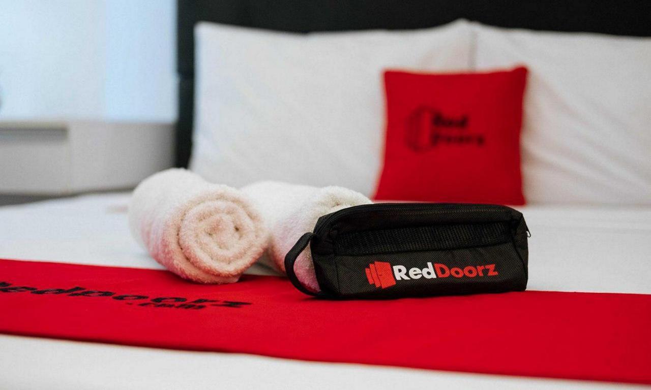 Reddoorz Plus @ Taman Madiun Dış mekan fotoğraf